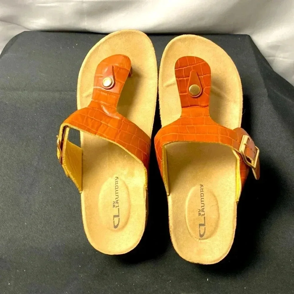 CL LAUNDRY WOMENS SIZE 10 CARAMEL COLOR FAUX‎ ALLIGATOR THONG STRAP HEEL